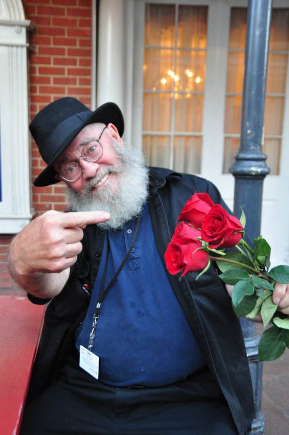Vendedor de rosas na Bourbon Street, em New Orleans, na Louisiana, nos Estados Unidos